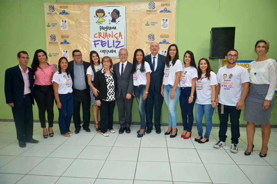 Lançamento de programa Criança Feliz em Marataízes reúne Colnago e ministro Osmar Terra