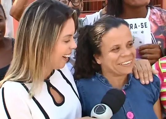 'Praça do Povo' consegue doação de carrinho para mulher que quer vender bolos