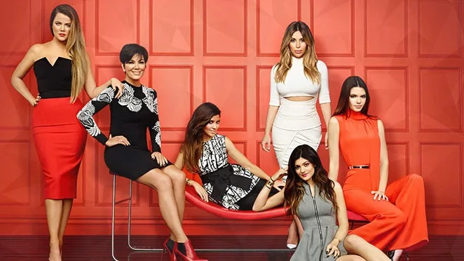 Poderosas! Clã das Kardashian-Jenner lucrou em um ano 418 milhões de reais