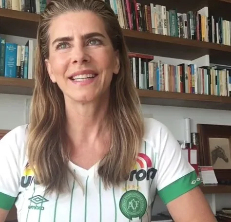 Maitê Proença publica vídeo com camisa da Chapecoense: "Vocês me deram alegrias"