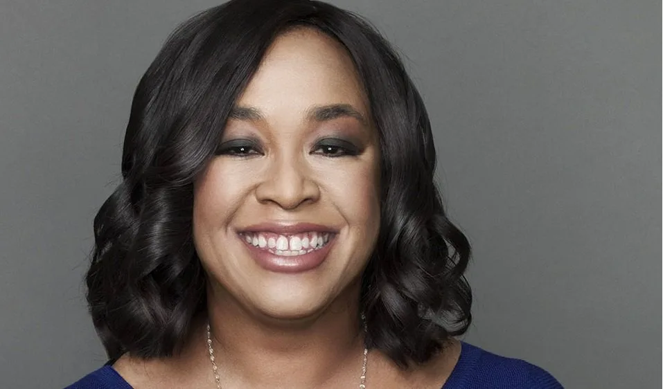 Shonda Rhimes, criadora de Grey's Anatomy, assina contrato com a Neftlix