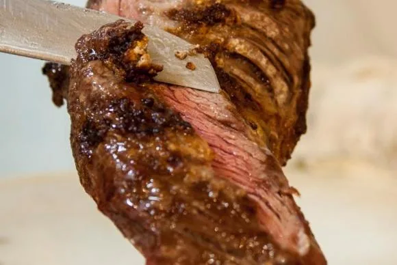 Churrasco de domingo é vilão do aquecimento global, segundo especialistas