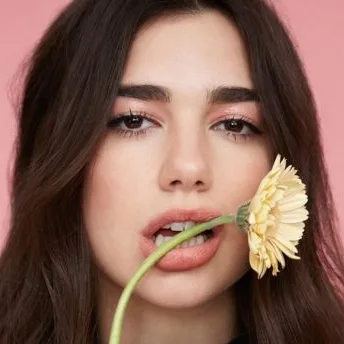 Devido a infecção no ouvido, Dua Lipa interrompe show nos EUA