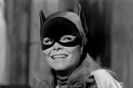 Batgirl dos anos 60 morre aos 78 anos de idade na Califórnia