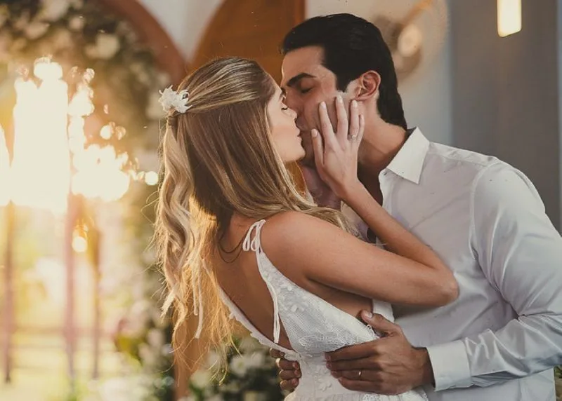 Bárbara Evans comemora um mês de casada com Gustavo Theodoro