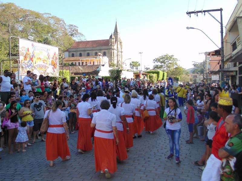 Tradição e festa: encontro de Folia de Reis anima Muqui, Sul do ES