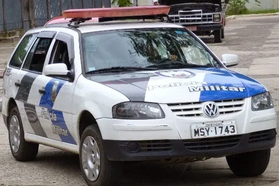 Policiais inibem realização de baile funk em quadra de Andorinhas, Vitória