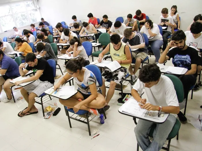 Mesmo com receita em queda, municípios do ES evitam cortes em saúde e educação