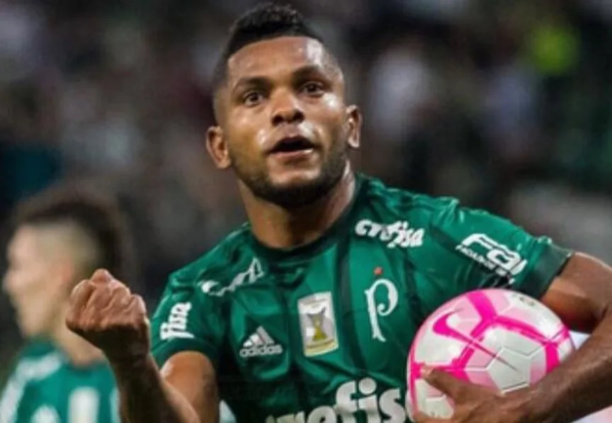 Com problema no joelho, Borja desfalca o Palmeiras contra o CSA em Maceió