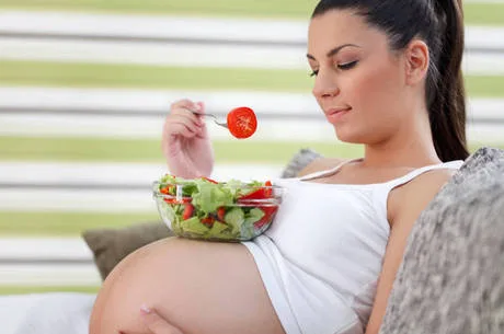 Healthy pregnancy eating salad