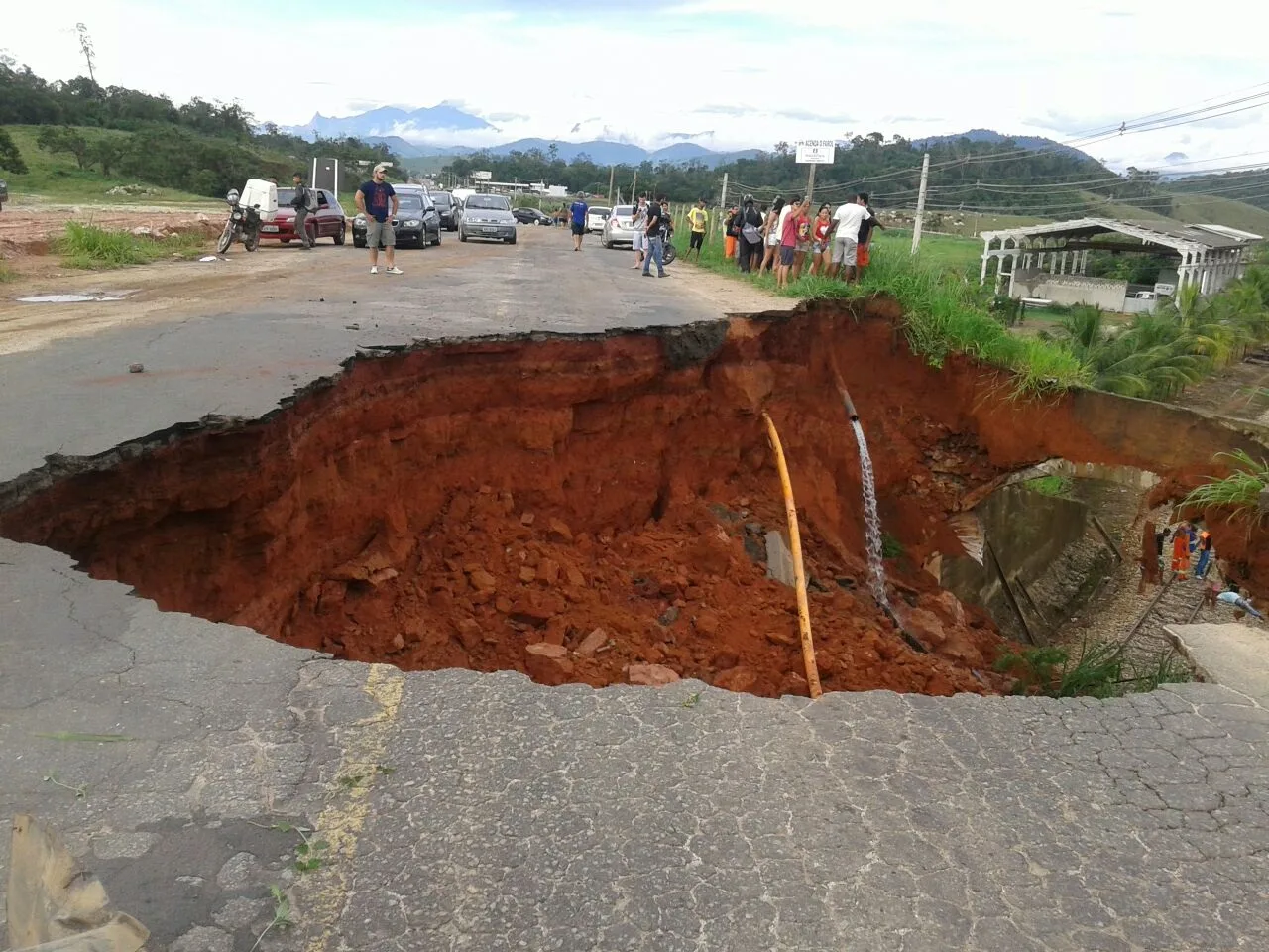 Rodovia ES 482 em Cachoeiro segue sem previsão de reparo e motoristas devem pegar desvios