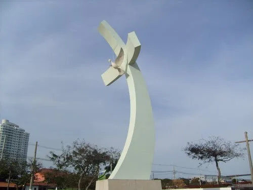 Igreja católica pede à prefeitura para trocar de lugar a cruz da Praça do Papa