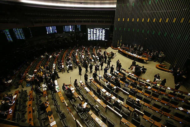 ADVA202 BSB – 11/04/2017 – LISTA FACHIN / CÂMARA – POLITICA – Falta de quorum visível durante a sessão no plenário da Câmara dos Deputados, em Brasilia. FOTO: ANDRE DUSEK/ESTADAO