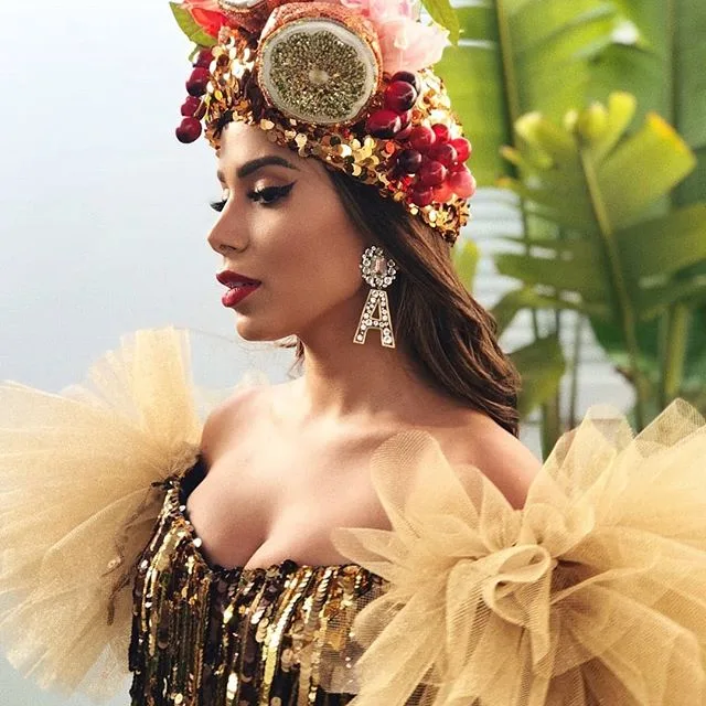 Anitta usa look inspirado em Carmen Miranda no Rock in Rio Lisboa