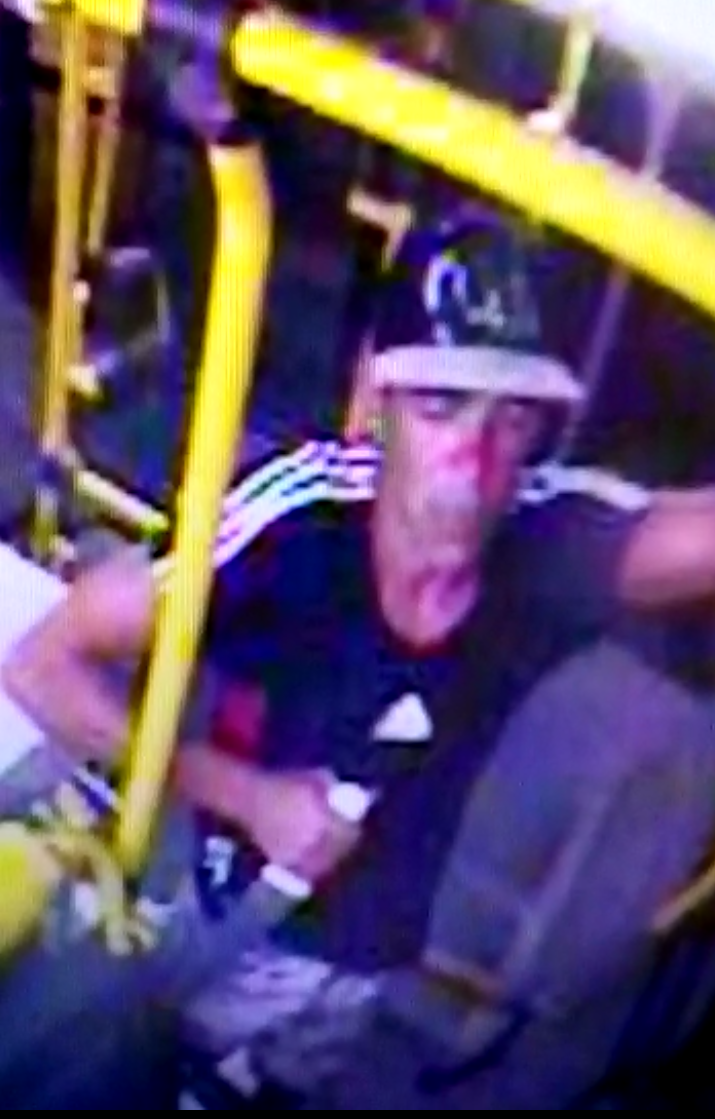 Polícia divulga imagens de assaltos a ônibus na Serra. Veja os vídeos