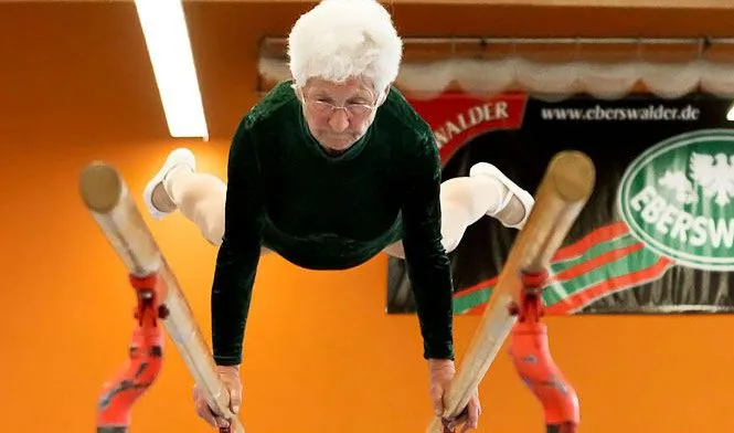 Aos 90 anos, ginasta mais velha do mundo encanta. Assista!