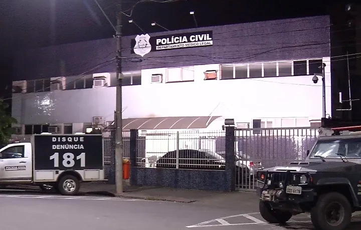 Corpo de homem é encontrado com marcas de tiros em areal de Vila Velha