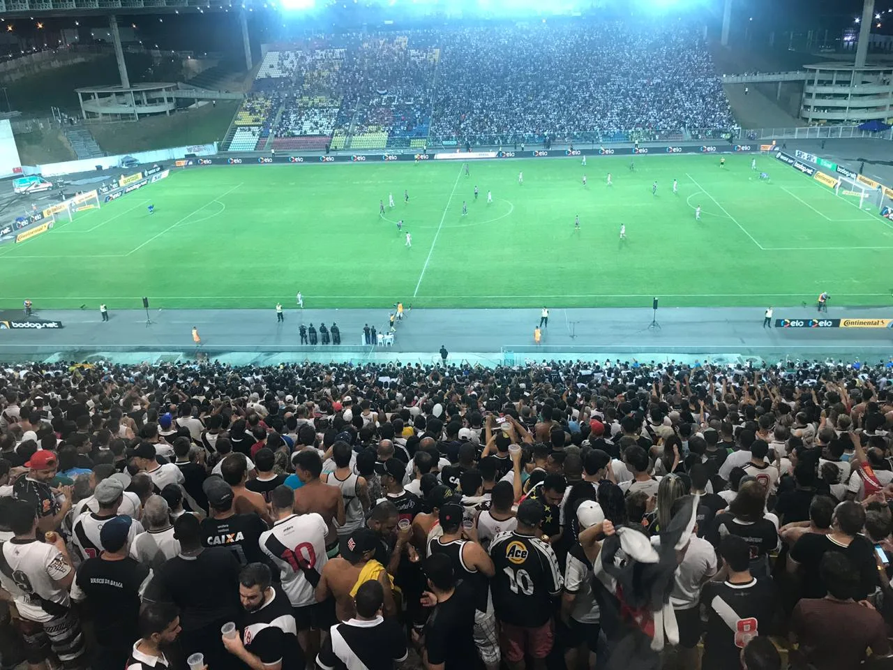 Torcedores lotam Kleber Andrade em vitória do Vasco sobre o Serra