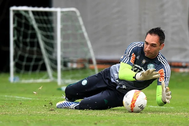 Herói do Palmeiras no Itaquerão, Prass mantém cautela antes da final