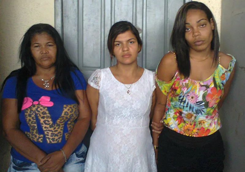 Trio de mulheres é detido após furtar 60 peças de roupa em lojas de Colatina