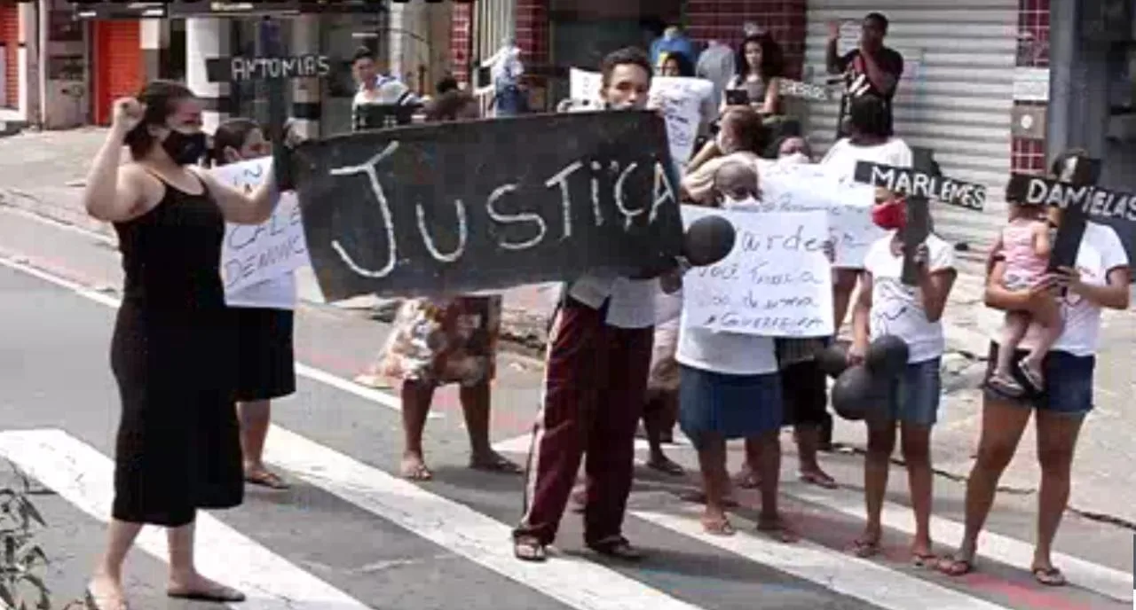 Manifestantes protestam contra a morte de jovem de 24 anos