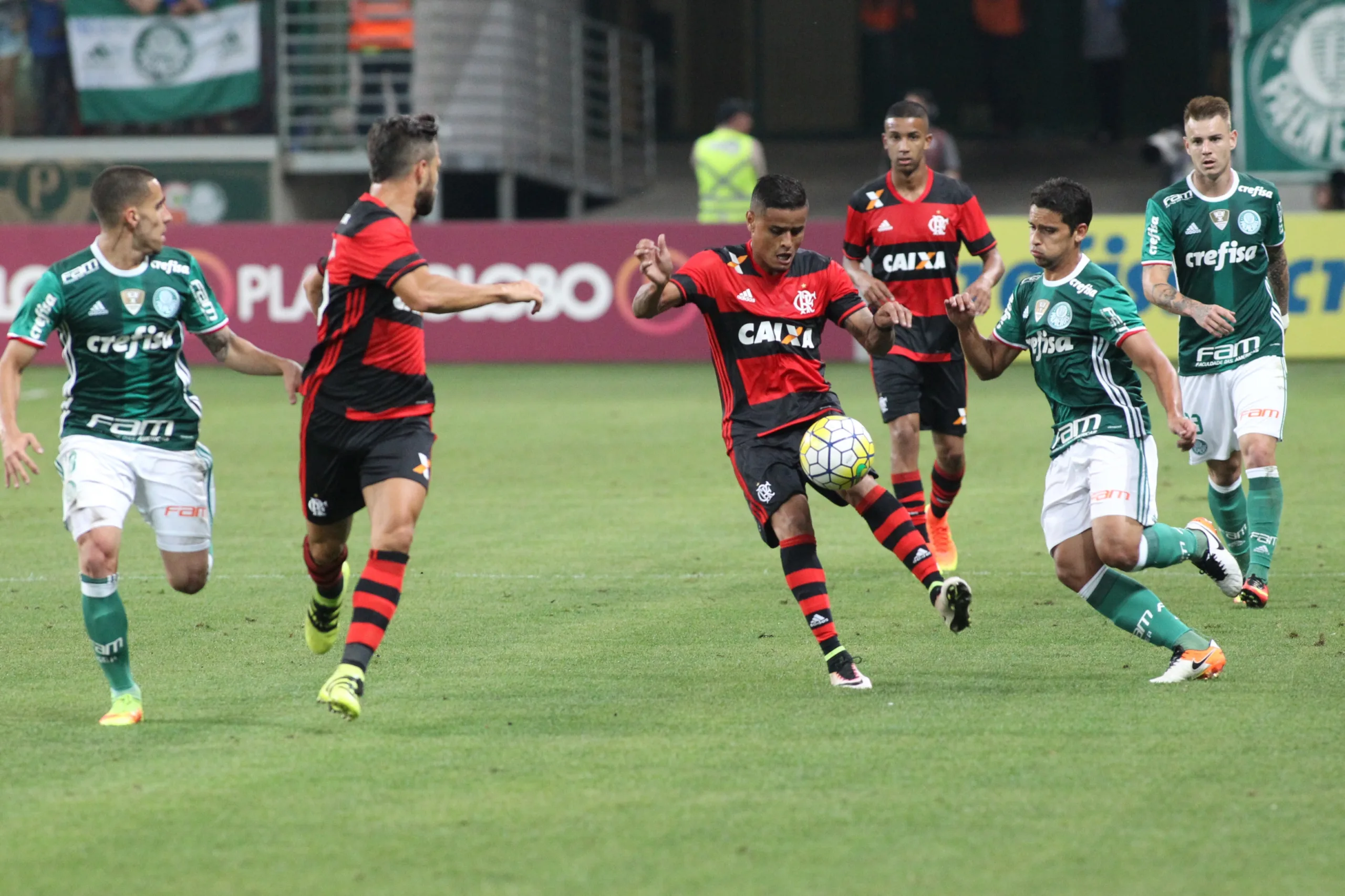 A 12 rodadas do fim, Palmeiras e Flamengo começam a polarizar luta pelo título