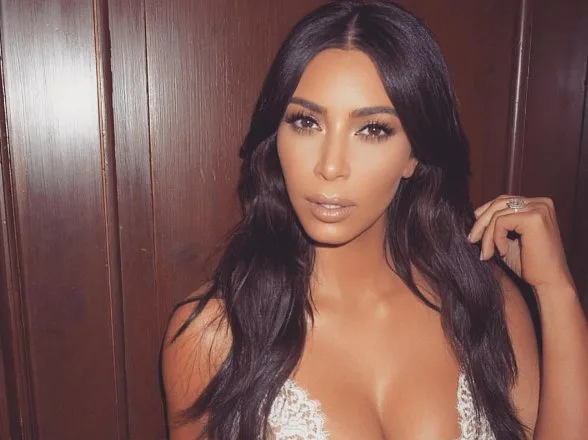 Após assalto em Paris, Kim Kardashian deleta seguidores do Twitter