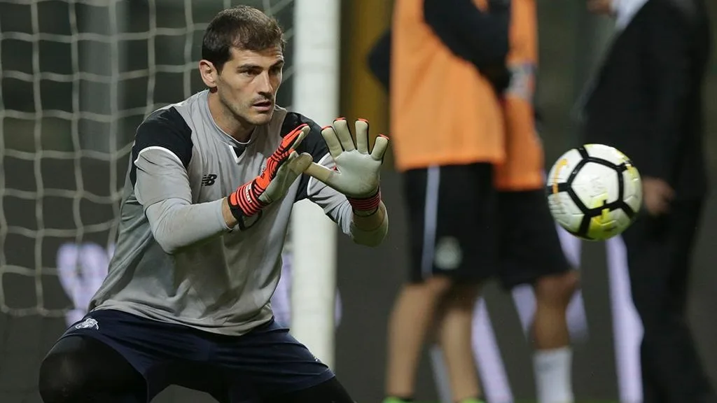 Casillas sofre infarto e passa por cirurgia, mas já está consciente e estável