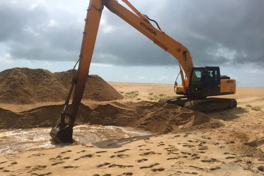 Vitória (ES) – Abertura da barra sul da foz do Rio Doce, em Regência, O trabalho visa a redução dos impactos por causa do rompimento da barragem em Mariana (MG) (Divulgação prefeitura de Linhares)