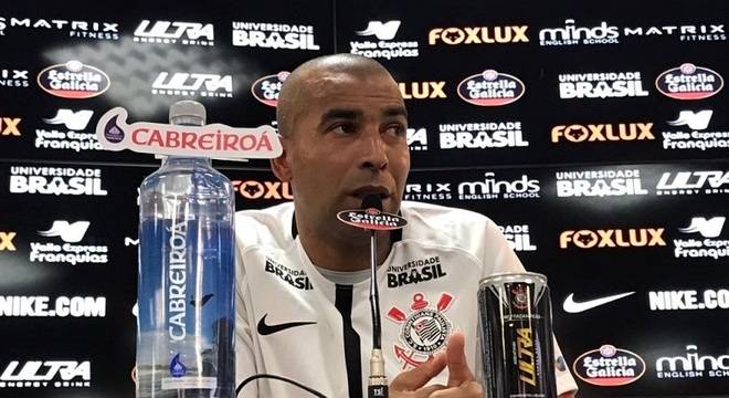 Carille indica que Corinthians deve renovar contrato de Emerson Sheik