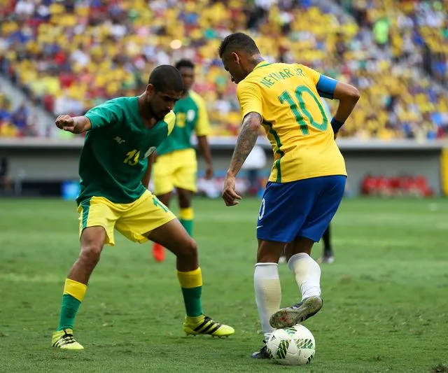 Brasília – Futebol masculino da seleção brasileira, deu o seu pontapé inicial na Olimpíada Rio 2016, em uma partida contra a África do Sul, no Estádio Mané Garrincha (Marcelo Camargo/Agência Brasil)
