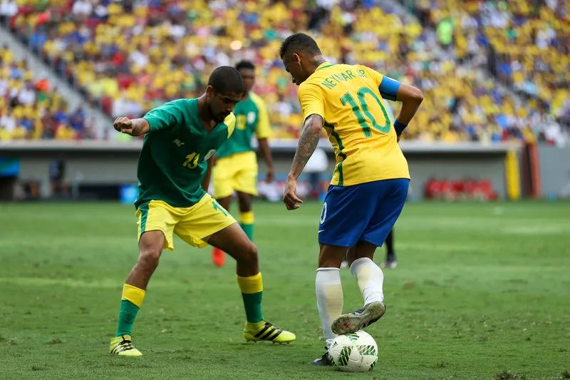 Brasília – Futebol masculino da seleção brasileira, deu o seu pontapé inicial na Olimpíada Rio 2016, em uma partida contra a África do Sul, no Estádio Mané Garrincha (Marcelo Camargo/Agência Brasil)