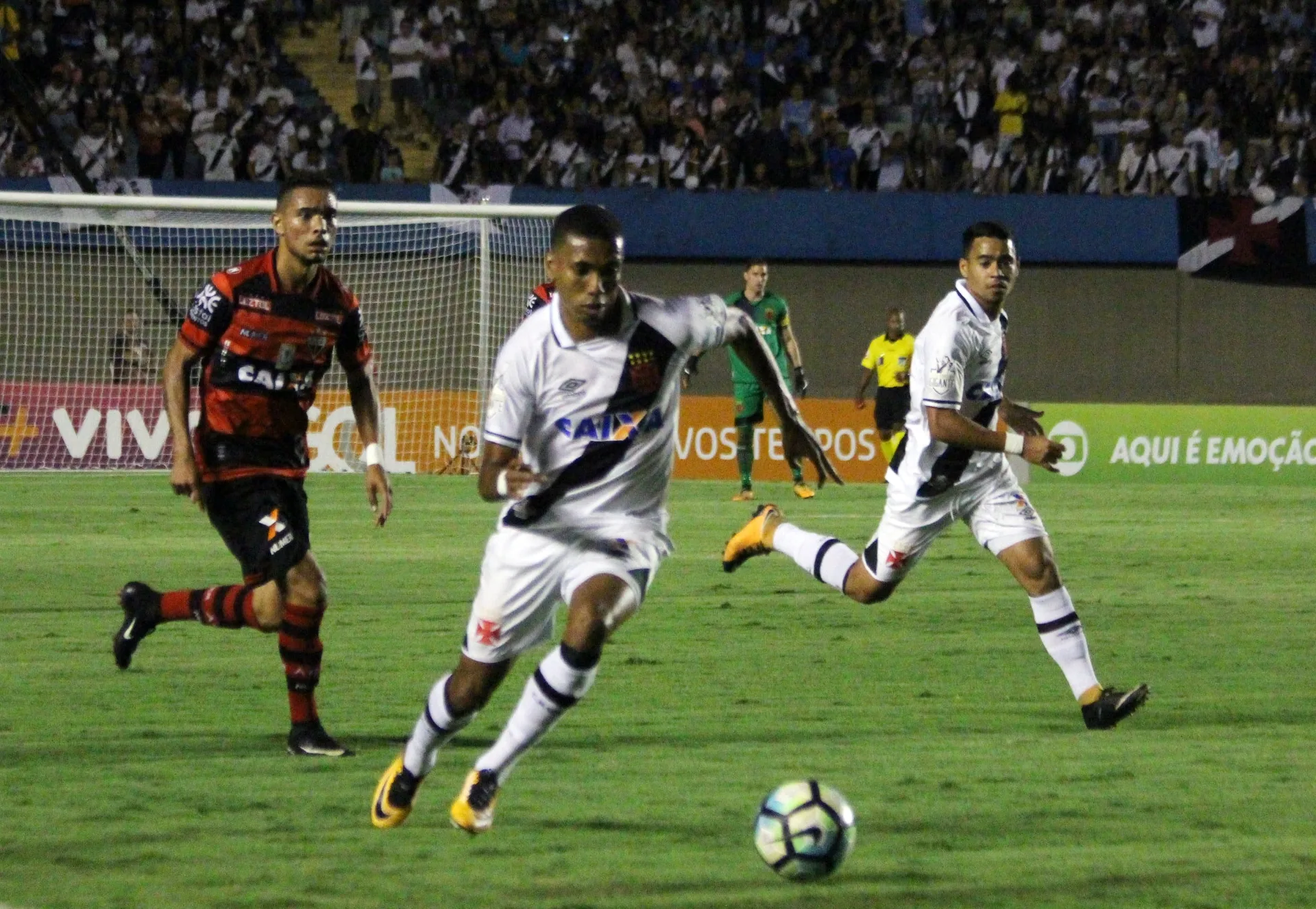 Vasco bate lanterna, ganha a terceira seguida e sonha com vaga na Libertadores