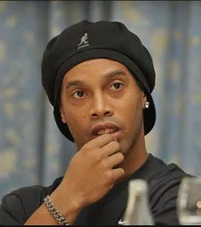 Querétaro e mexicanos defendem Ronaldinho: "Somos todos símios"