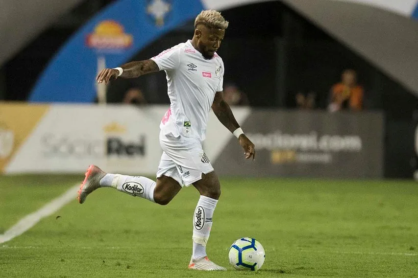 Marinho participa dos últimos 7 gols e lidera a artilharia do Santos em 2020