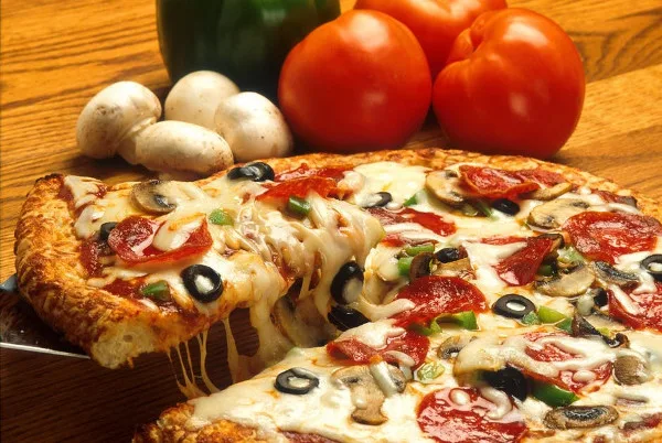 Dia da Pizza na Grande Vitória: sabores com 50% de desconto e combos especiais