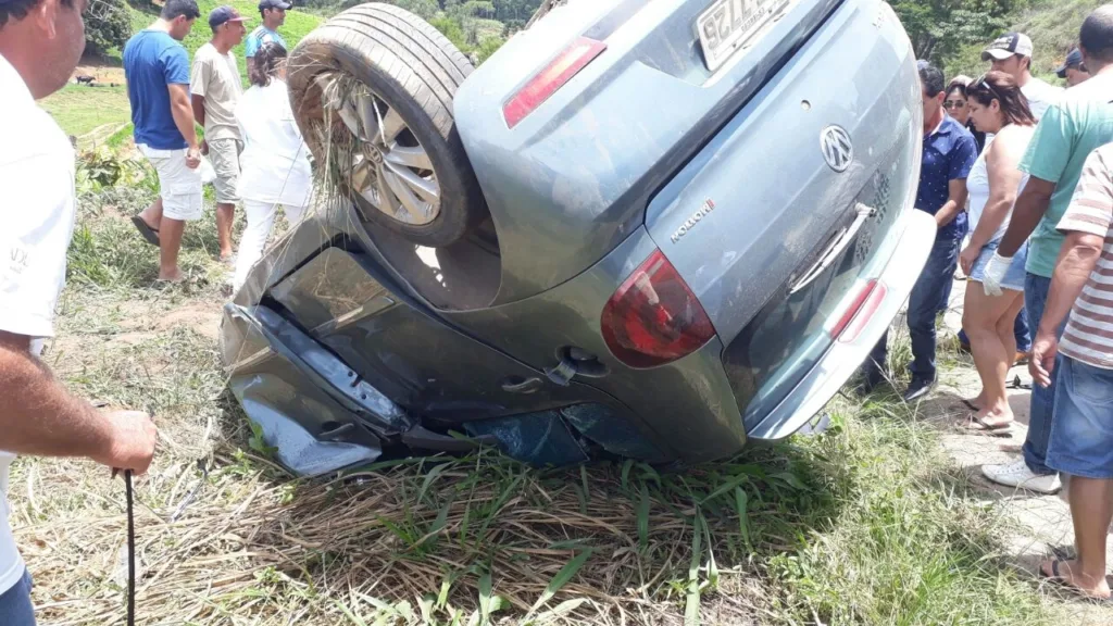 Acidente entre caminhão e veículo de passeio deixa mortos na BR-262 em Ibatiba