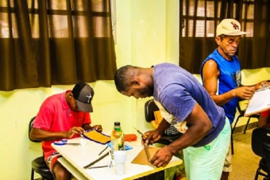 Pessoas em situação de rua ganham oportunidade no mercado de trabalho