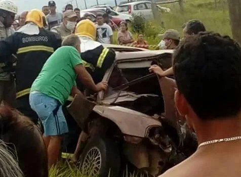 Acidente grave em Linhares mata três pessoas e deixa outras feridas