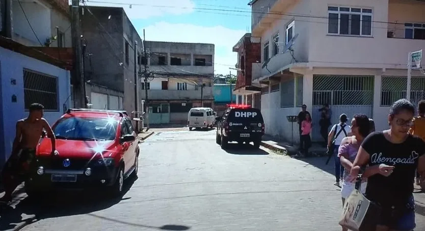 Dois jovens são baleados em confronto com a polícia em Jardim Carapina