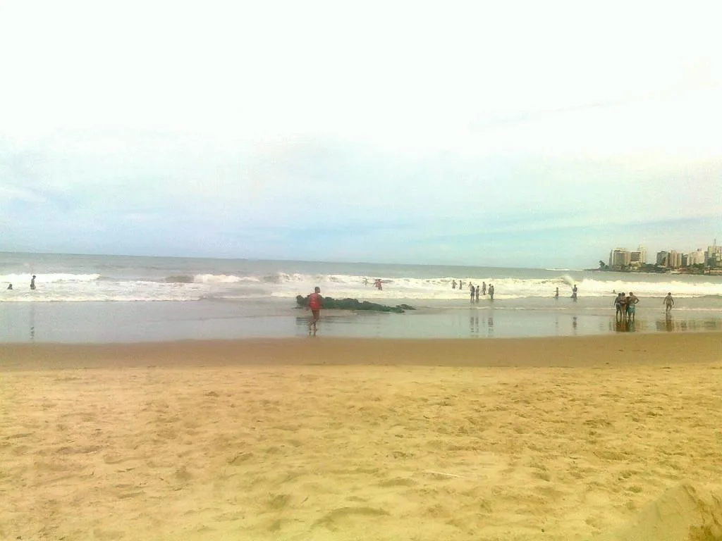 Turista mineiro se afogada e desaparece em praia de Guarapari