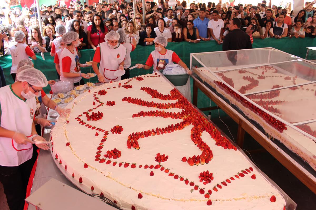 Festa do Morango começa nesta sexta com torta gigante. Confira a programação!