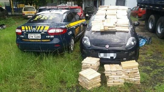 Mais de 200 quilos de maconha são apreendidos na BR 101 em Mimoso do Sul