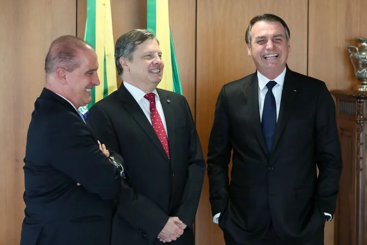 (Brasília – DF, 25/03/2019) Presidente da República, Jair Bolsonaro durante aaudiênciaOnyx Lorenzoni, Ministro-Chefe da Casa Civil da Presidência da República e Embaixador Luis Fernando Serra. Foto: Marcos Corrêa/PR