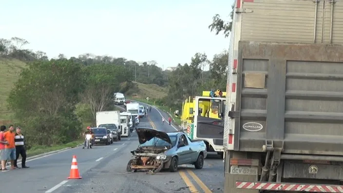 Acidente entre cinco veículos deixa três pessoas feridas em Vila Velha