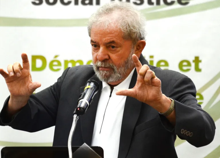 São Paulo – O ex-presidente Luiz Inácio Lula da Silva participou do segundo dia do Seminário da Aliança Progressista: Democracia e Justiça Social no Hotel Maksoud Plaza (Rosa/Agência Brasil)