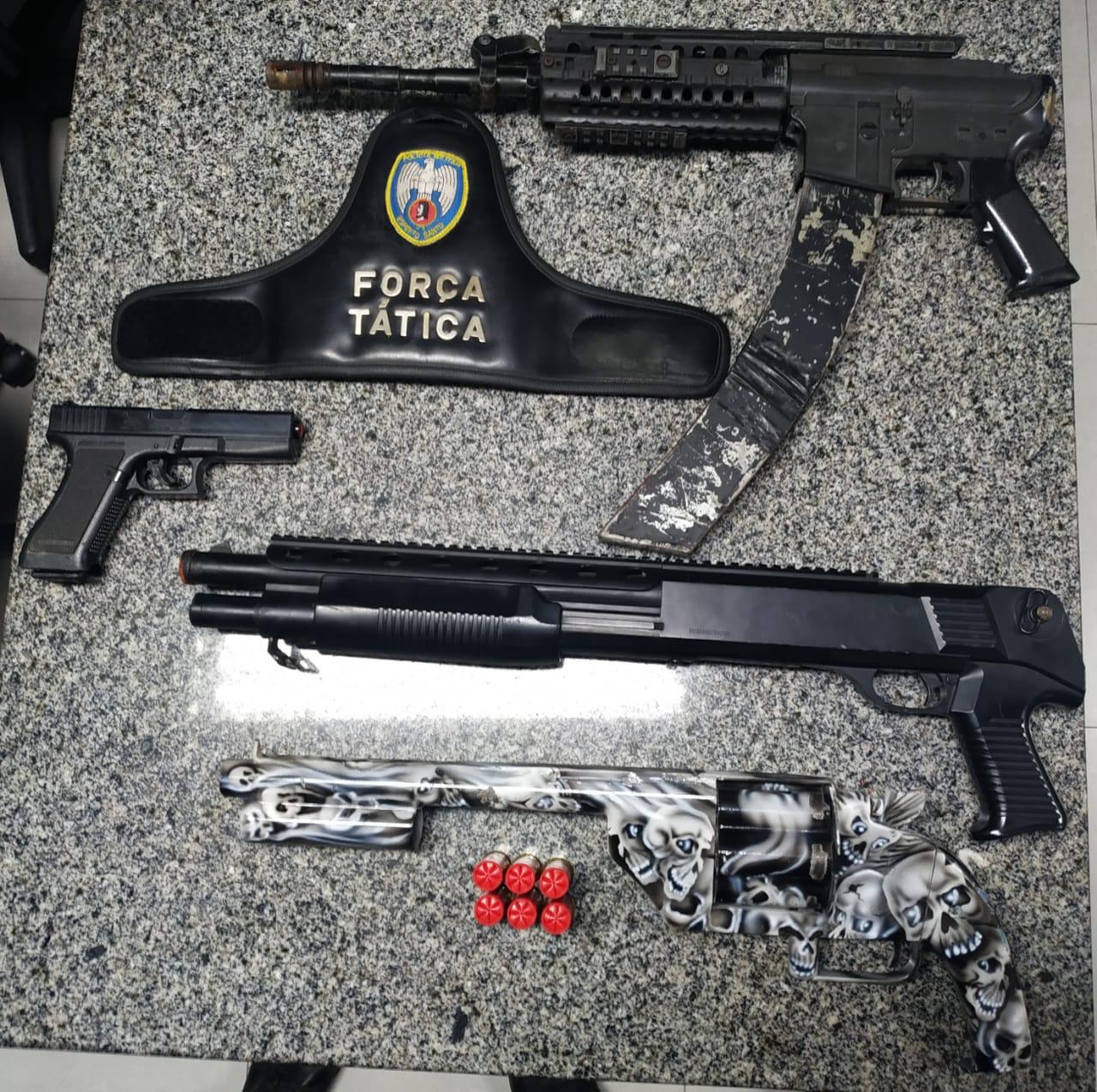 Tiros de borracha e apreensão de arma calibre 12 e simulacro de fuzil durante 'Mandela'