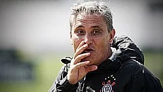 Tite vai dar mais liberdade para Elias atacar no Corinthians de 2015