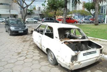 Carro abandonado