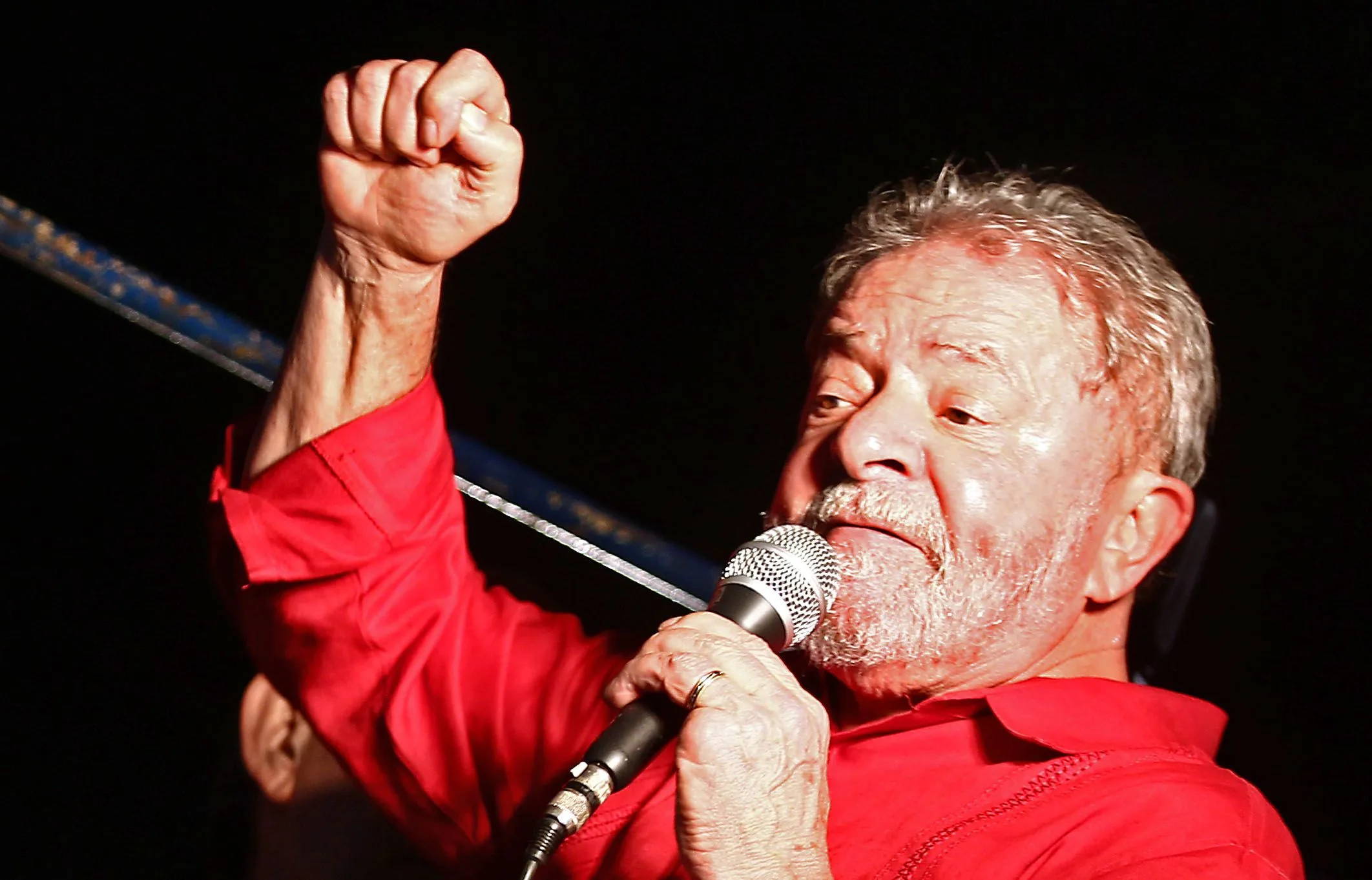 São Paulo – O ex-presidente Luiz Inácio Lula da Silva durante ato na Avenida Paulista contra o impeachment e a favor da democracia (Juca Varella/Agência Brasil)